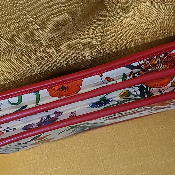 GUCCI*Beautiful* Floral/Red*Very Rare *Vintage Clutch - Picture 7 of 9